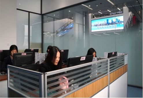 青島西海岸新區人社局 服務熱線接訴即辦，智慧社保服務為民